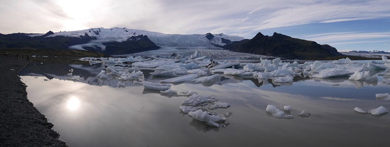 La plage de Jokularson avec ses petits icebergs